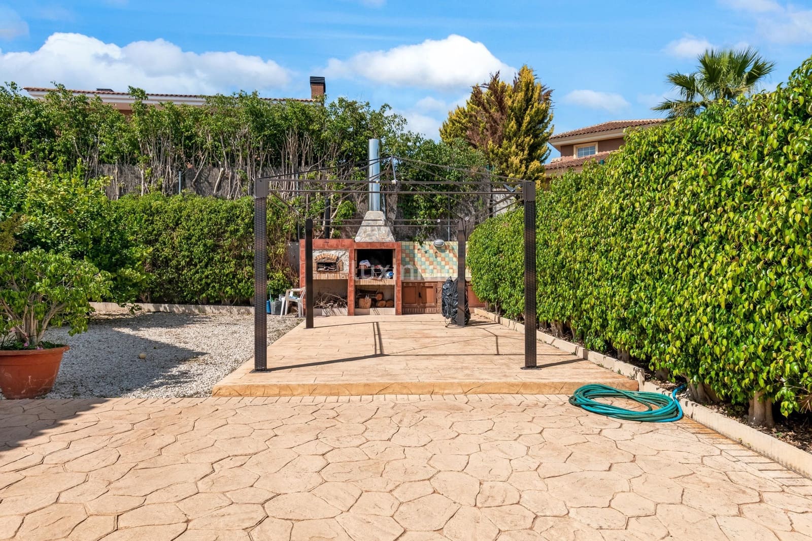 Chalet de 4 habitaciones en La Nucia en venta con piscina garaje - 825.000 € (Ref: 9451885)