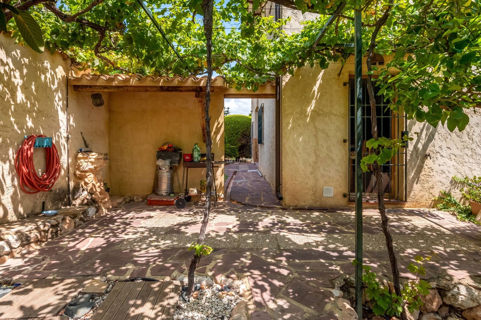 5 bedroom Villa for sale in La Nucia with garage - € 788,000 (Ref: 9451887)