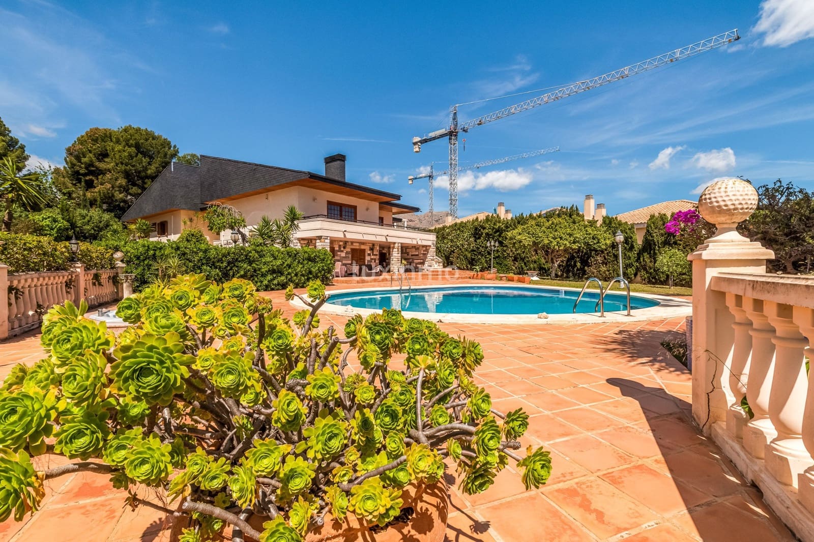 Chalet de 4 habitaciones en La Nucia en venta con piscina garaje - 995.000 € (Ref: 9453121)