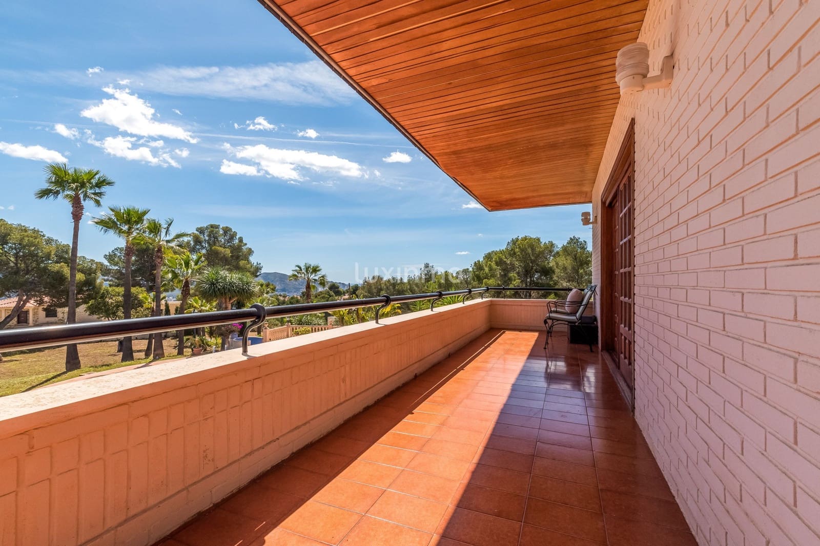 Chalet de 4 habitaciones en La Nucia en venta con piscina garaje - 995.000 € (Ref: 9453121)