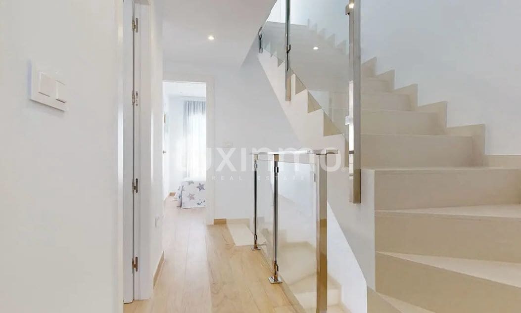 Chalet de 2 habitaciones en Finestrat en venta con piscina garaje - 420.000 € (Ref: 9453123)