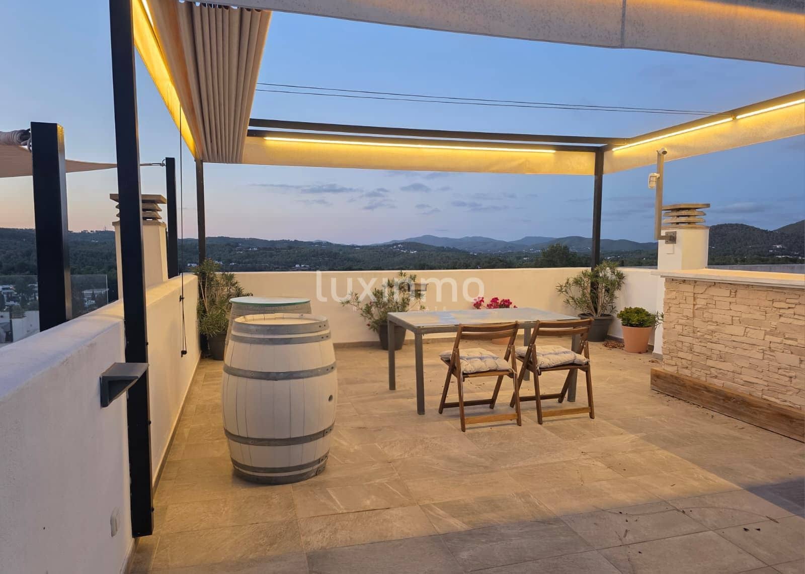 3 soverom Villa til salgs i Santa Eulalia / Santa Eularia med svømmebasseng garasje - € 990 000 (Ref: 9453676)