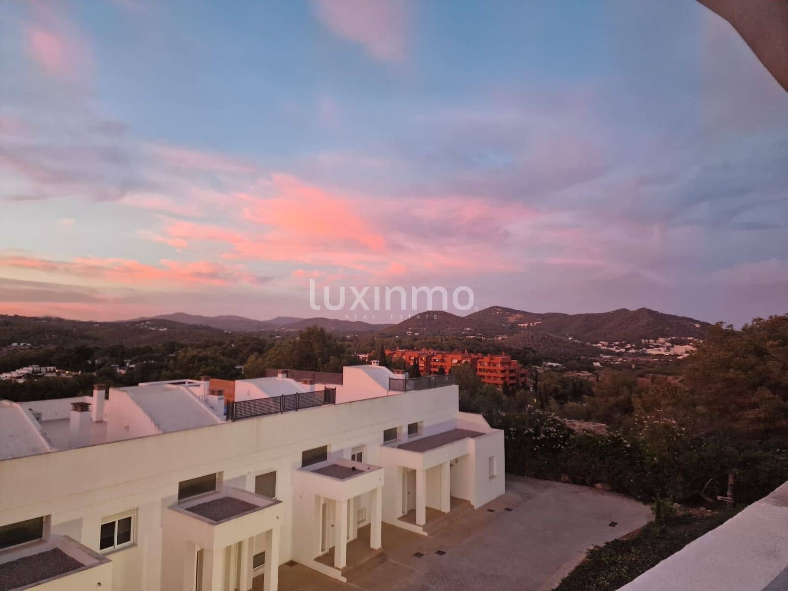 3 soverom Villa til salgs i Santa Eulalia / Santa Eularia med svømmebasseng garasje - € 990 000 (Ref: 9453676)