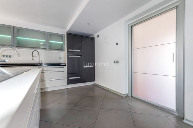 4 bedroom Villa for sale in La Nucia with garage - € 950,000 (Ref: 9455763)