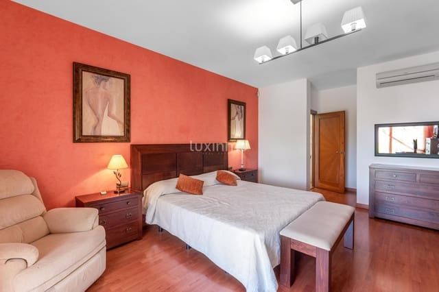 4 slaapkamer Villa te koop in La Nucia met zwembad garage - € 825.000 (Ref: 9461002)