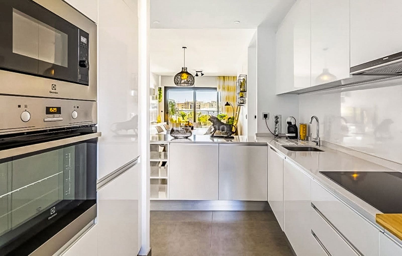 2 soverom Leilighet til salgs i Benidorm med svømmebasseng garasje - € 530 000 (Ref: 9465253)