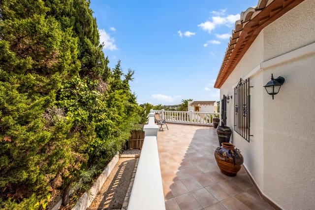 4 soverom Villa til salgs i Moraira, Teulada-Moraira med svømmebasseng garasje - € 895 000 (Ref: 9465255)