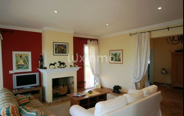 4 soverom Villa til salgs i Moraira, Teulada-Moraira med svømmebasseng garasje - € 965 000 (Ref: 9465270)