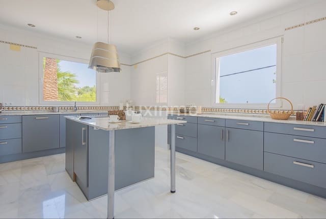 3 soverom Villa til salgs i Calpe / Calp med svømmebasseng garasje - € 795 000 (Ref: 9465273)