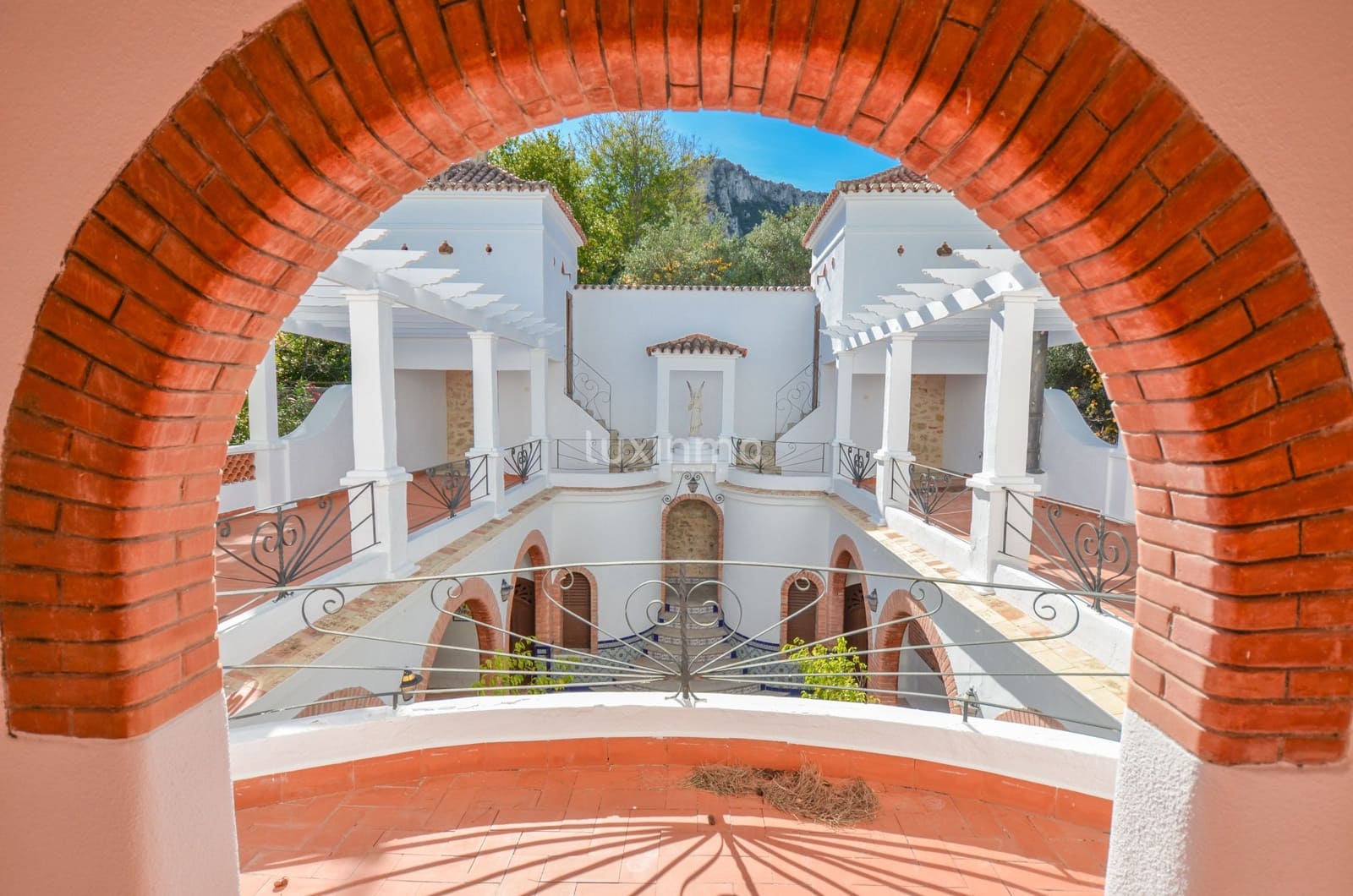 7 soverom Villa til salgs i Pego med svømmebasseng garasje - € 995 000 (Ref: 9467999)