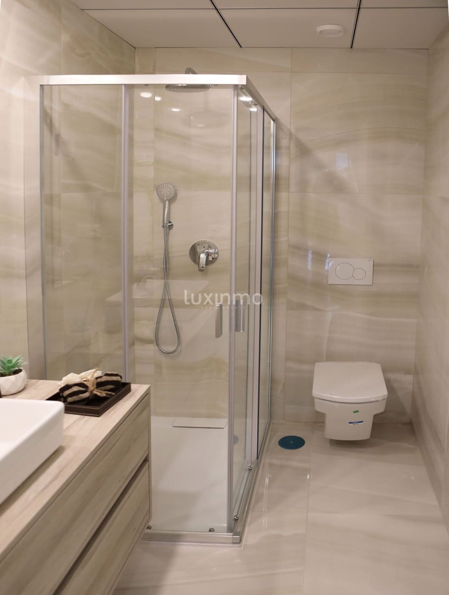 2 bedroom Apartment for sale in Benidorm with pool garage - € 665,000 (Ref: 9470205)