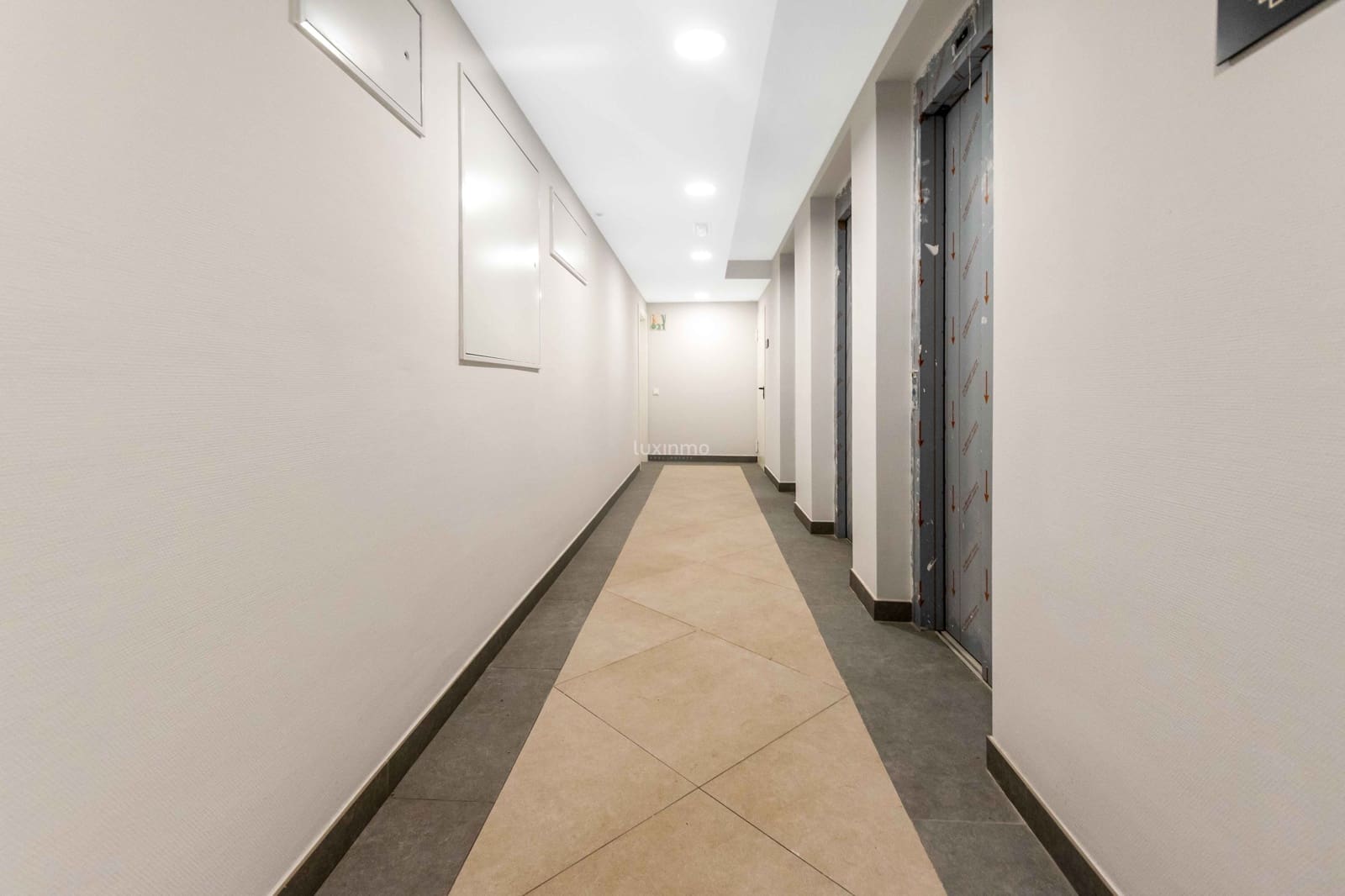 2 bedroom Apartment for sale in Benidorm with pool garage - € 665,000 (Ref: 9470205)