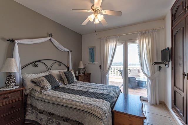 3 chambre Villa/Maison à vendre à Calpe / Calp avec piscine garage - 699 000 € (Ref: 9470842)