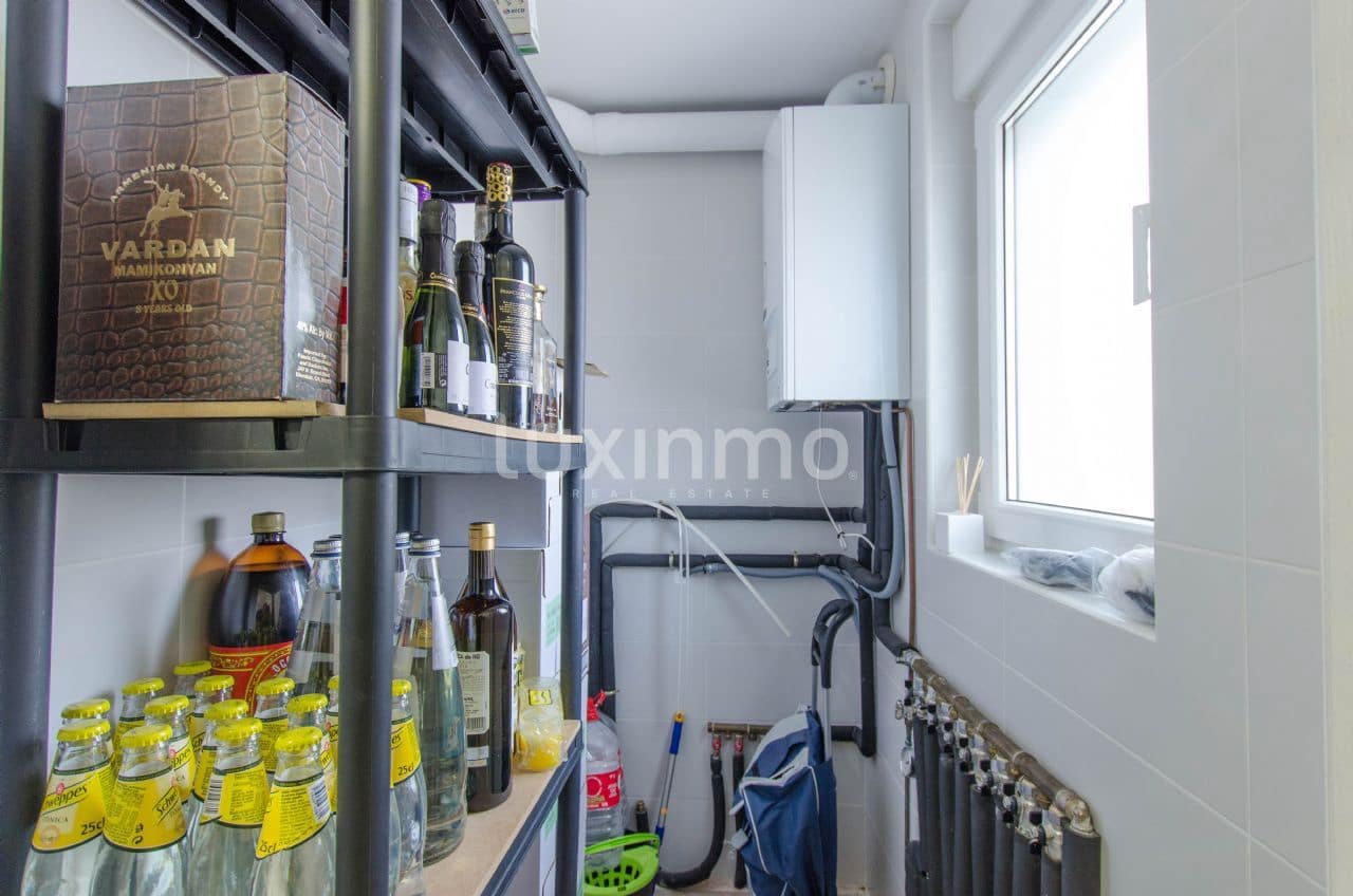 Chalet de 3 habitaciones en La Nucia en venta con piscina garaje - 640.000 € (Ref: 9470852)