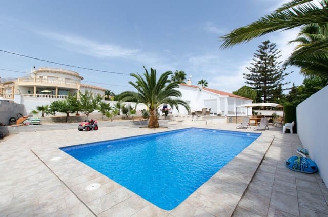 Chalet de 3 habitaciones en La Nucia en venta con piscina garaje - 640.000 € (Ref: 9470852)