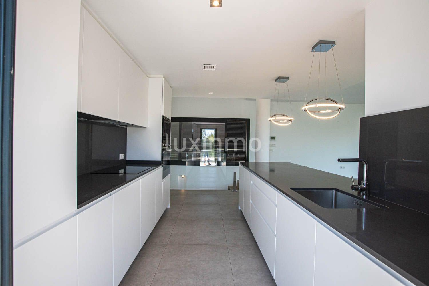 4 soverom Villa til salgs i Calpe / Calp med svømmebasseng garasje - € 865 000 (Ref: 9470860)