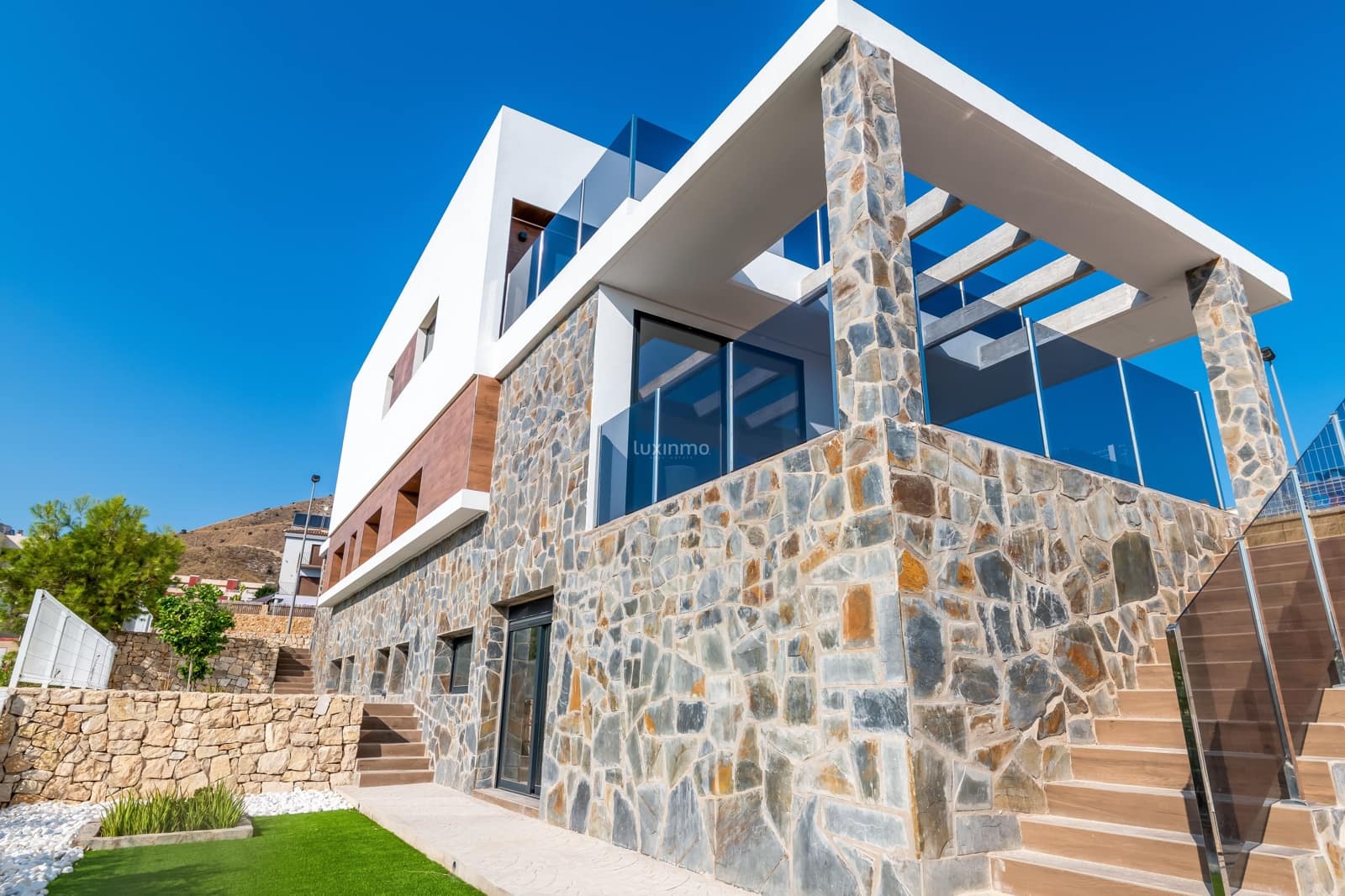 4 bedroom Villa for sale in Finestrat with pool garage - € 920,000 (Ref: 9471073)