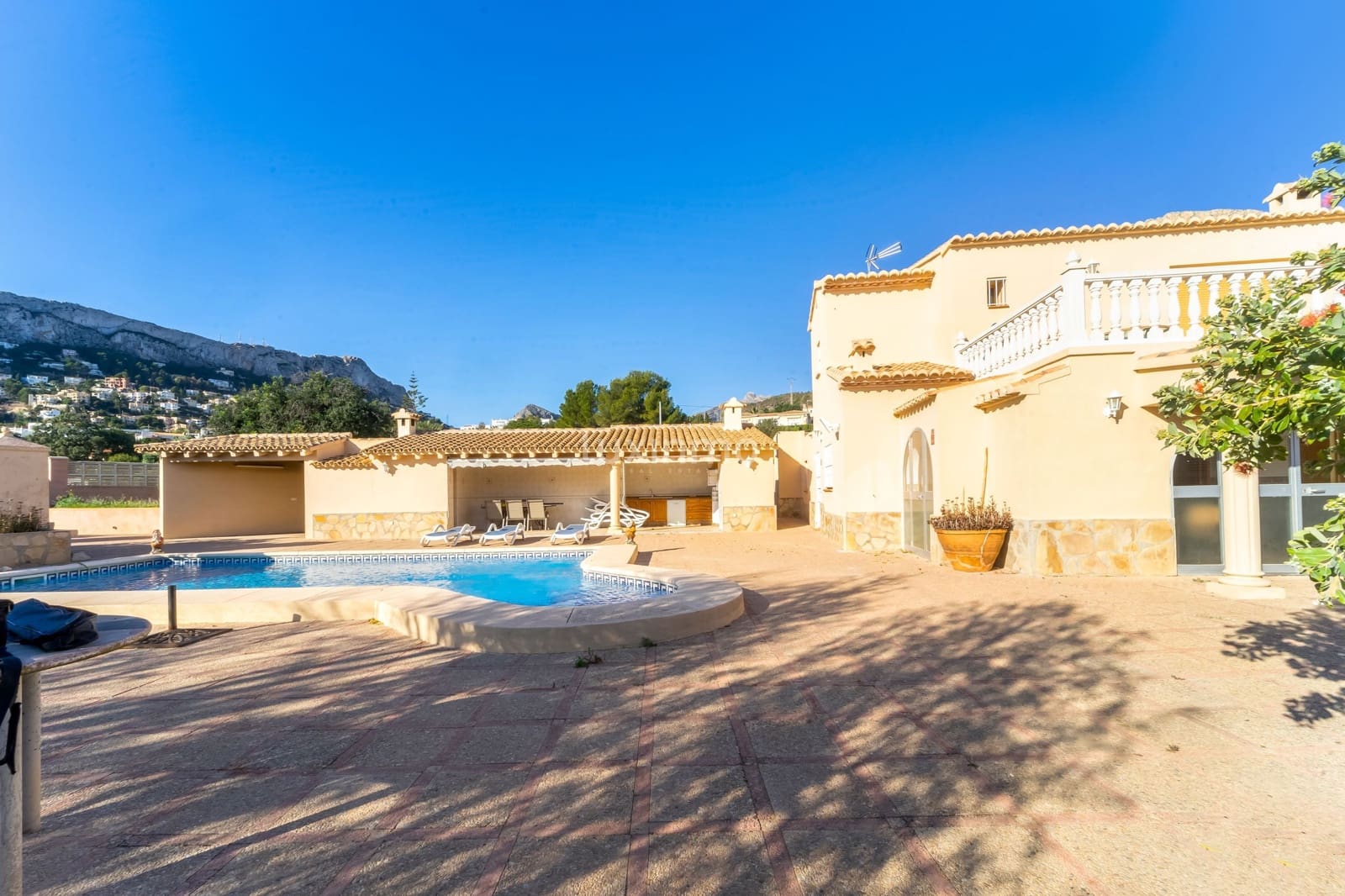 5 bedroom Villa for sale in Calpe / Calp with pool garage - € 649,000 (Ref: 9471088)