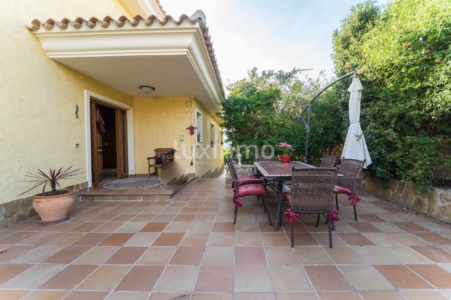 6 bedroom Villa for sale in La Nucia with pool garage - € 840,000 (Ref: 9471100)