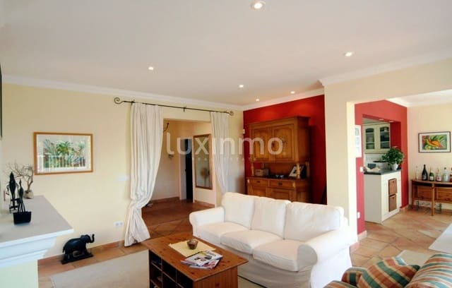 4 bedroom Villa for sale in Moraira, Teulada-Moraira with pool garage - € 965,000 (Ref: 9471101)