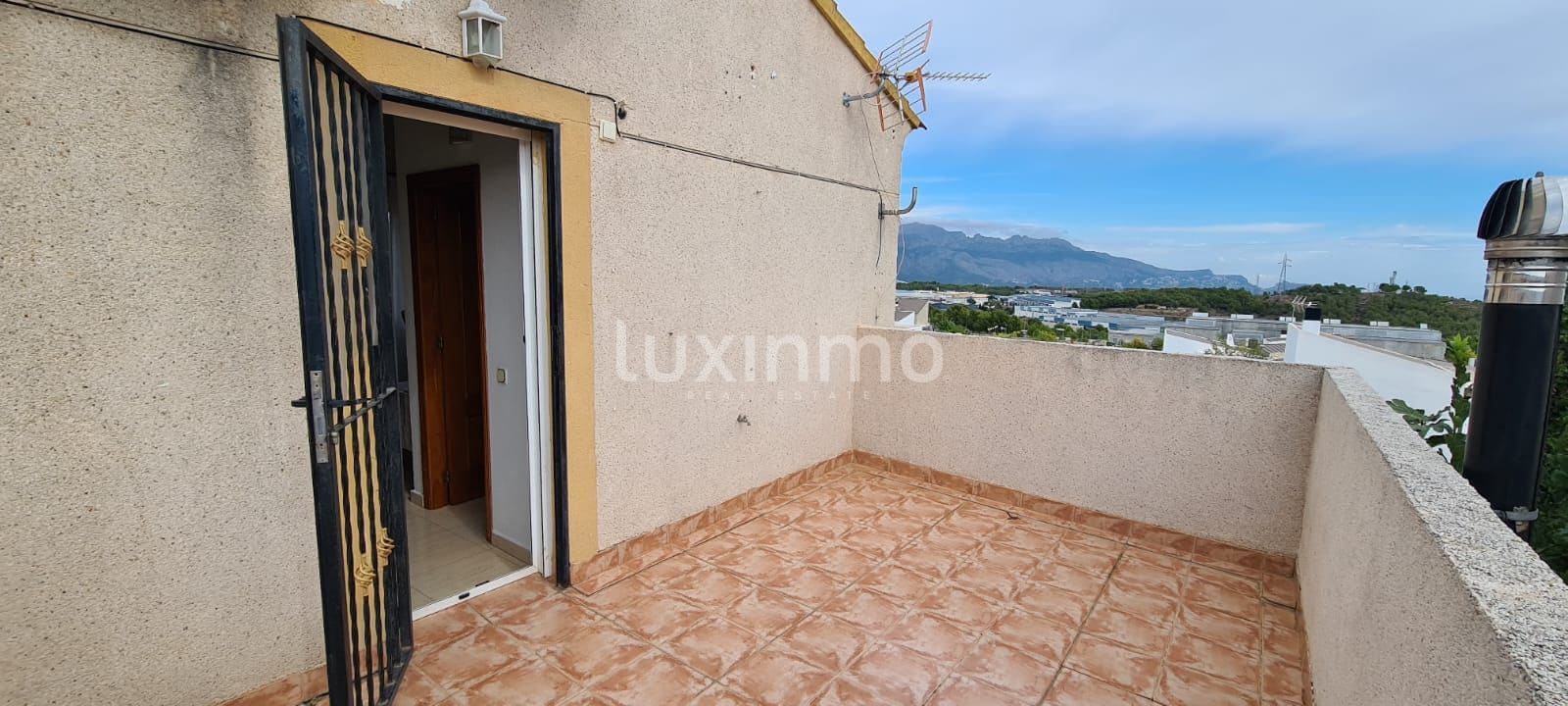 4 Zimmer Villa zu vermieten in Polop mit Pool Garage - 1.750 € (Ref: 9471247)