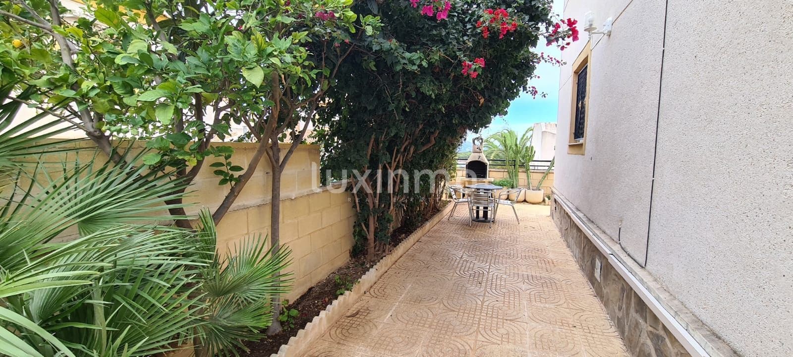 4 Zimmer Villa zu vermieten in Polop mit Pool Garage - 1.750 € (Ref: 9471247)