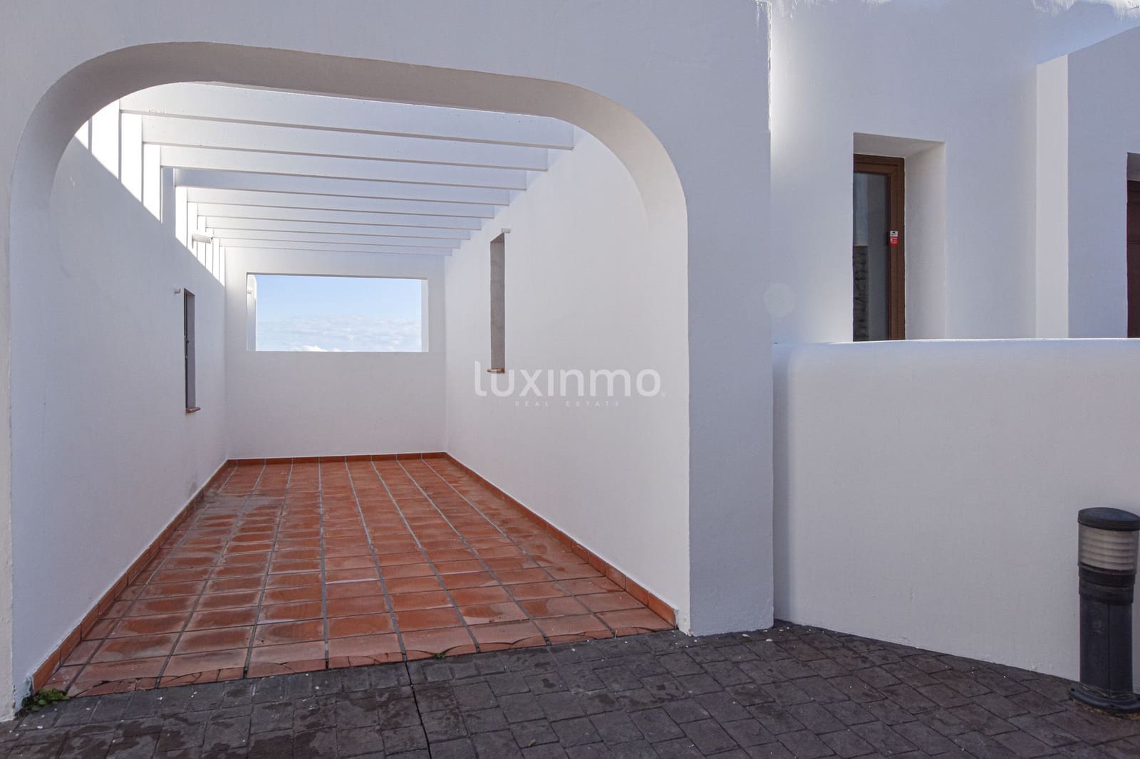 Villa/Maison de 3 chambres à louer à Benissa avec piscine garage - 3 000 € (Ref: 9471527)