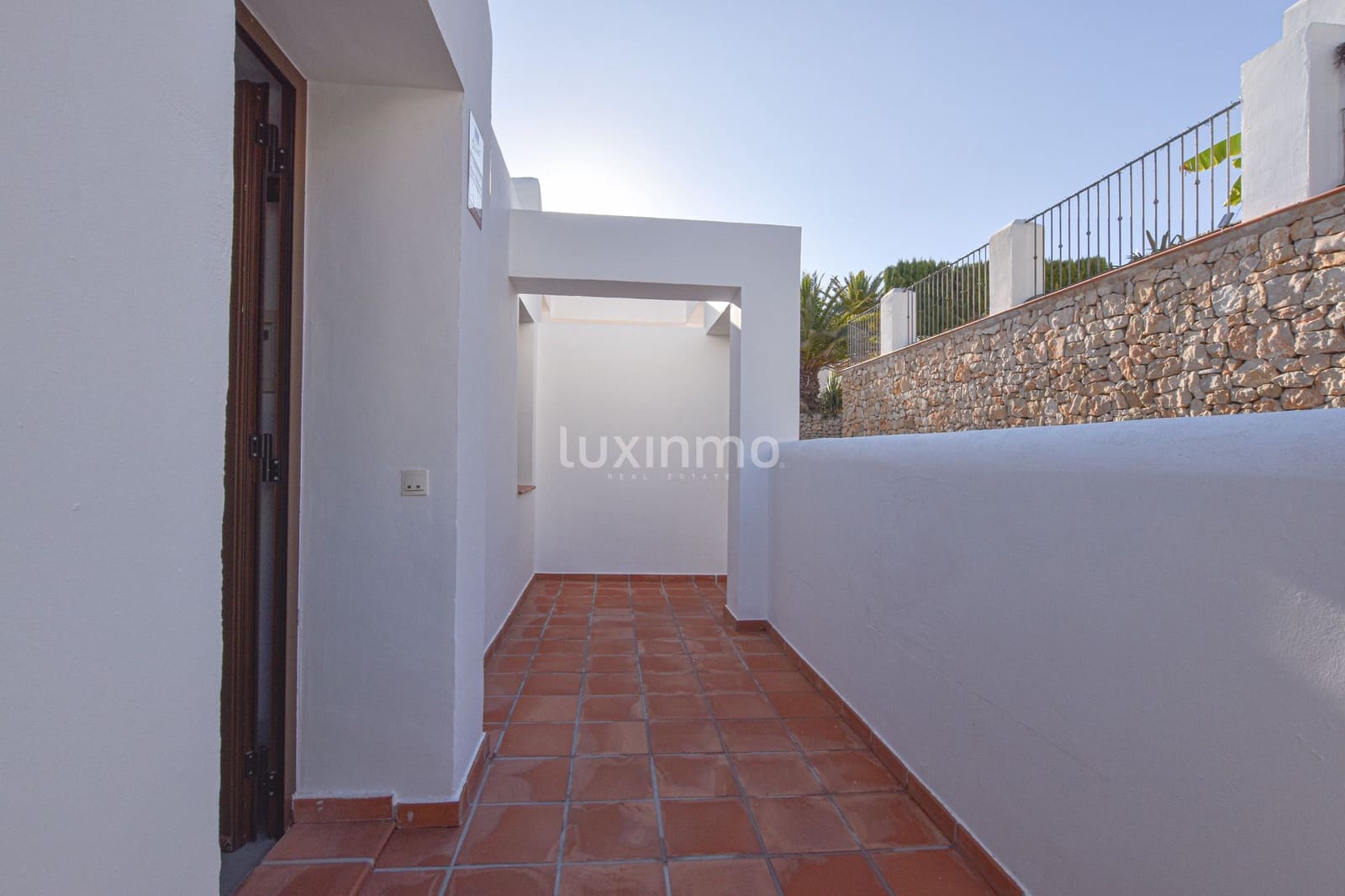 Villa/Maison de 3 chambres à louer à Benissa avec piscine garage - 3 000 € (Ref: 9471527)