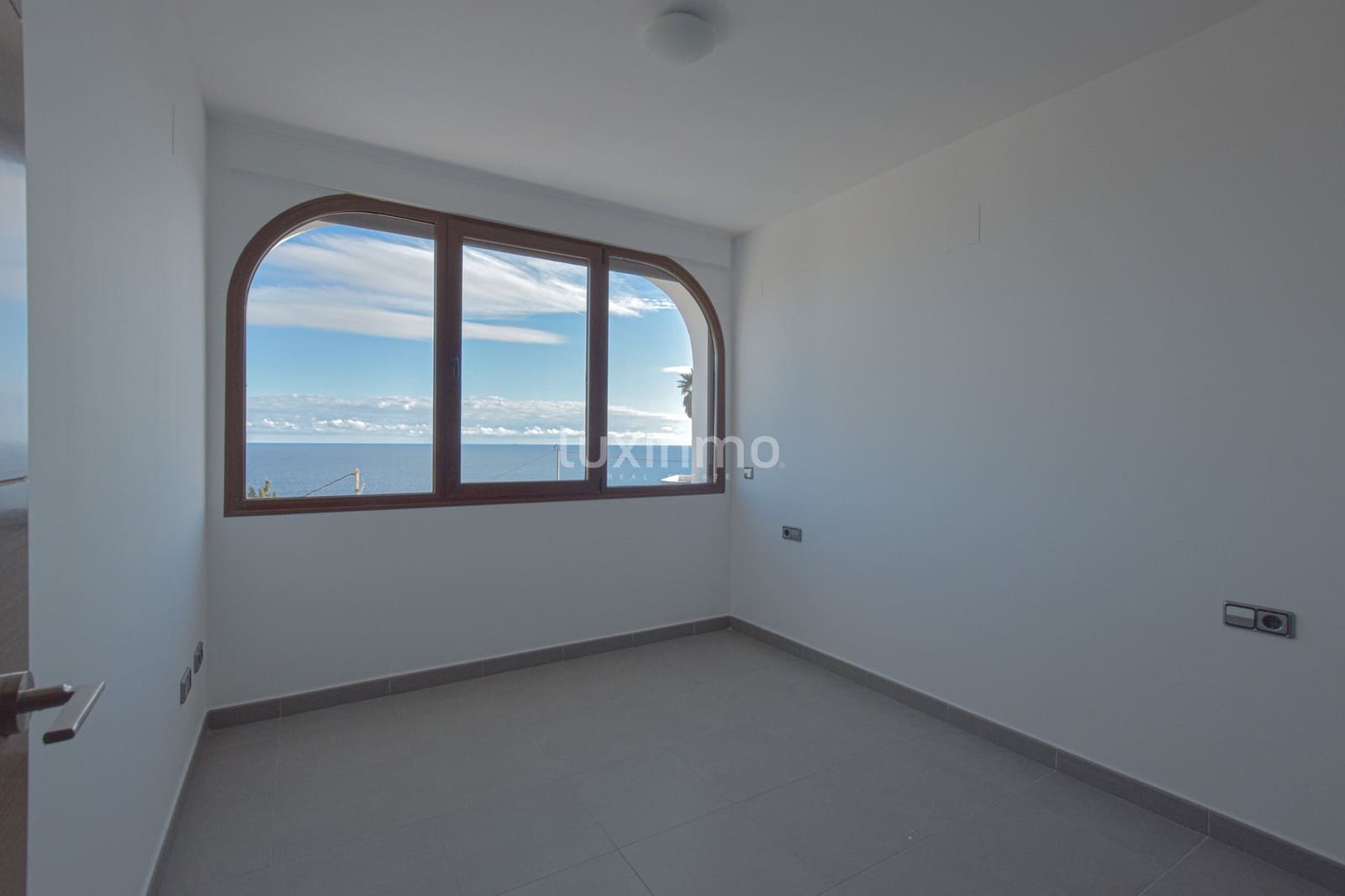 Villa/Maison de 3 chambres à louer à Benissa avec piscine garage - 3 000 € (Ref: 9471527)