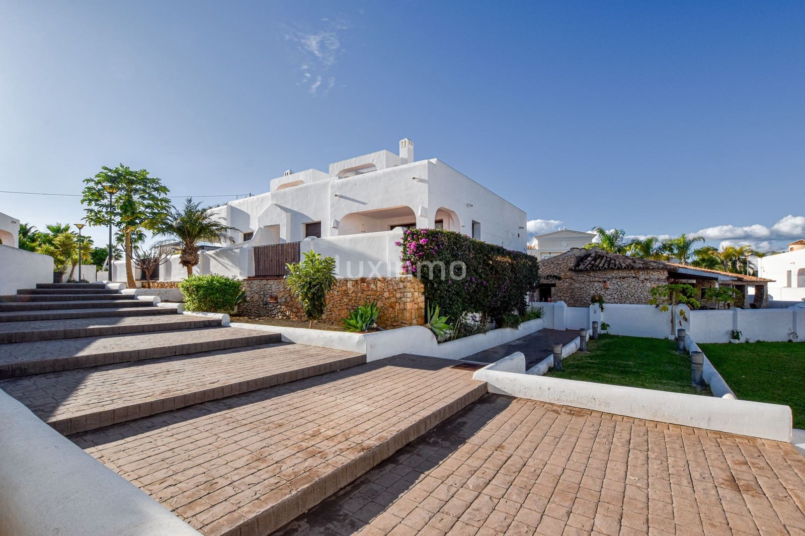 Villa/Maison de 3 chambres à louer à Benissa avec piscine garage - 3 000 € (Ref: 9471527)