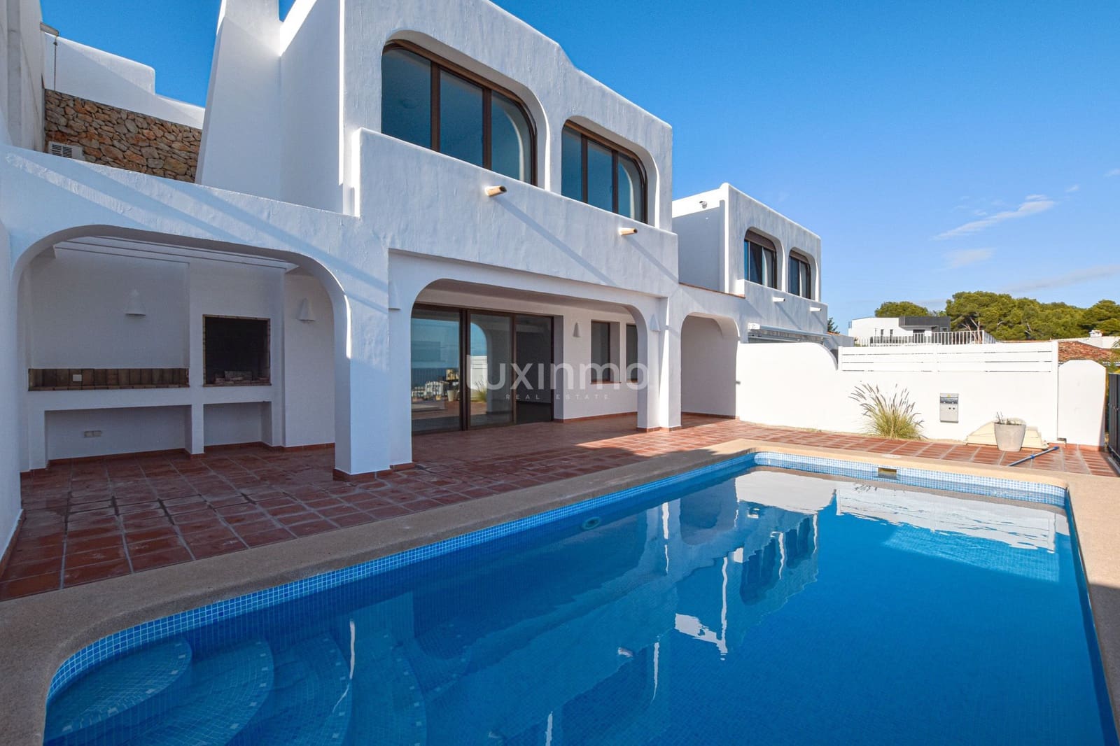 Villa/Maison de 3 chambres à louer à Benissa avec piscine garage - 3 000 € (Ref: 9471527)