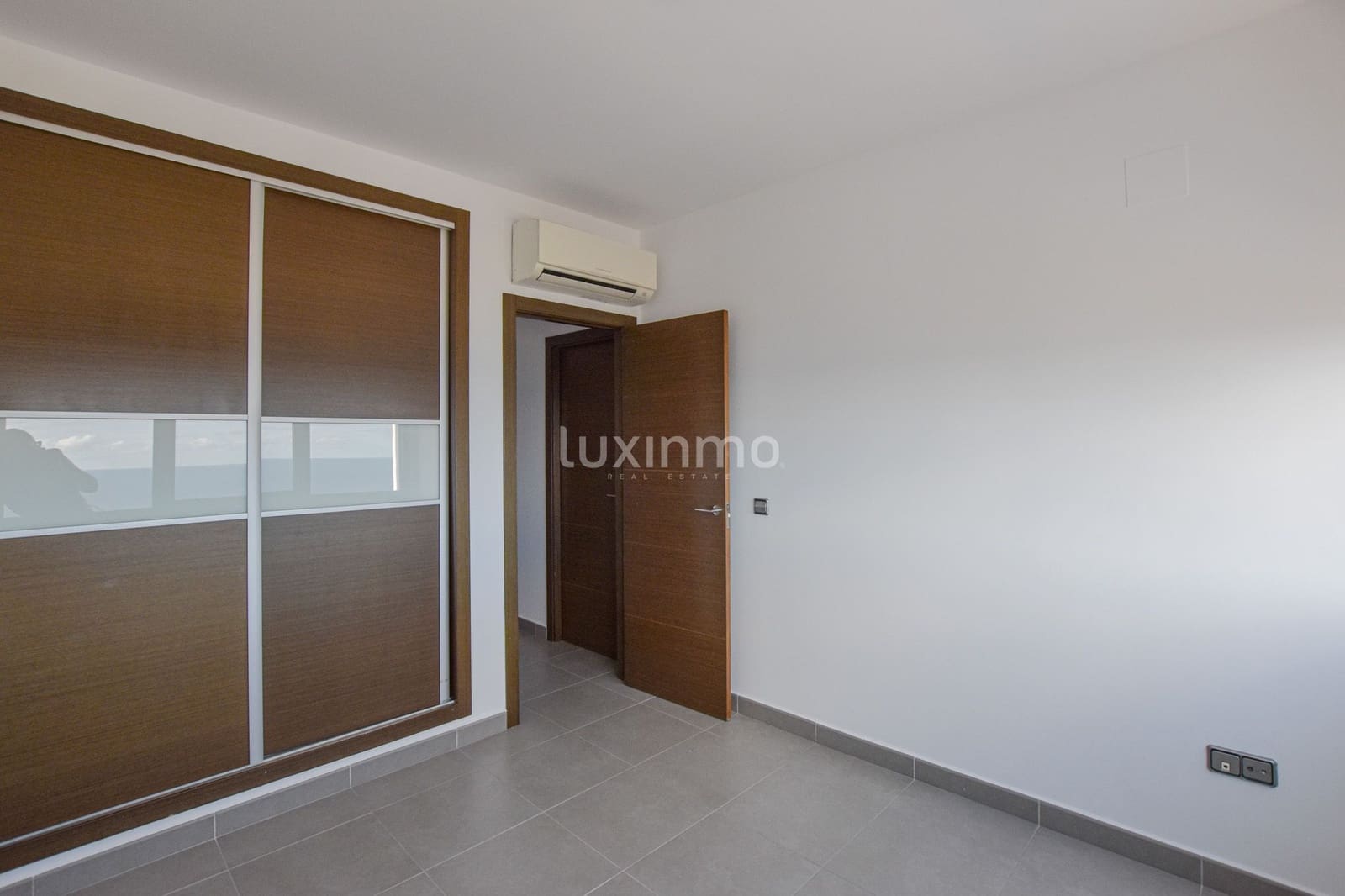 Villa/Maison de 3 chambres à louer à Benissa avec piscine garage - 3 000 € (Ref: 9471527)