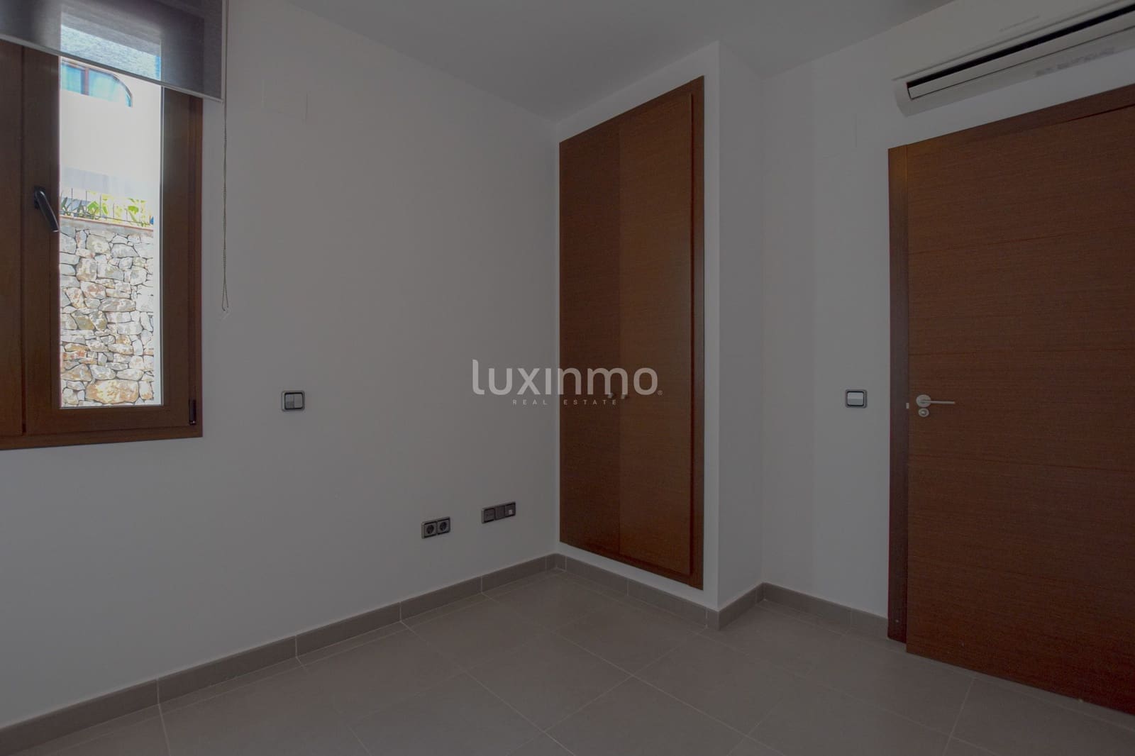 Villa/Maison de 3 chambres à louer à Benissa avec piscine garage - 3 000 € (Ref: 9471527)