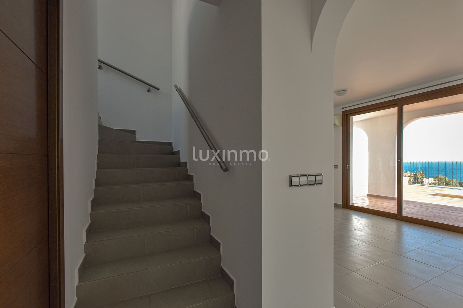 Villa/Maison de 3 chambres à louer à Benissa avec piscine garage - 3 000 € (Ref: 9471527)