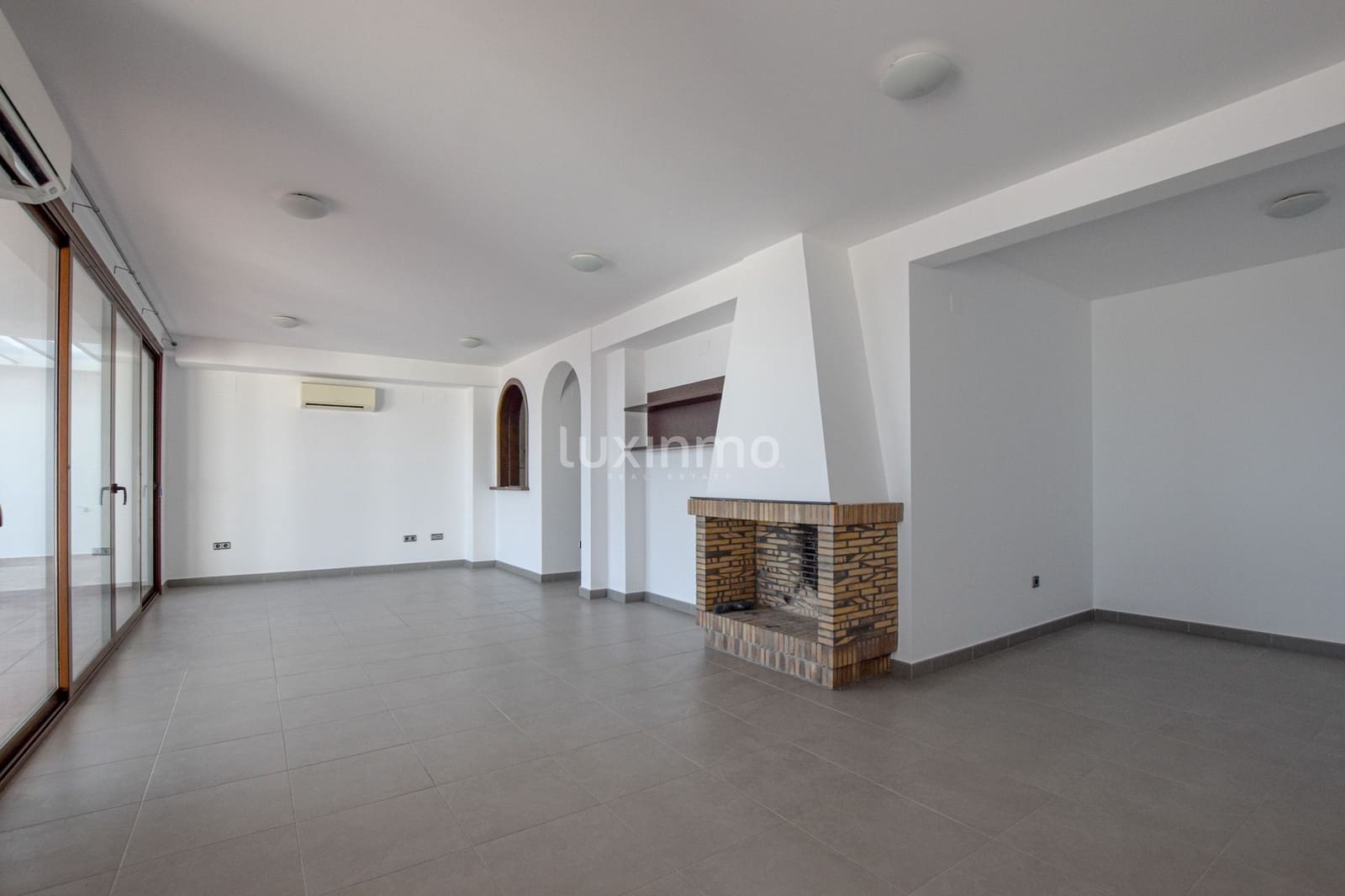 Villa/Maison de 3 chambres à louer à Benissa avec piscine garage - 3 000 € (Ref: 9471527)