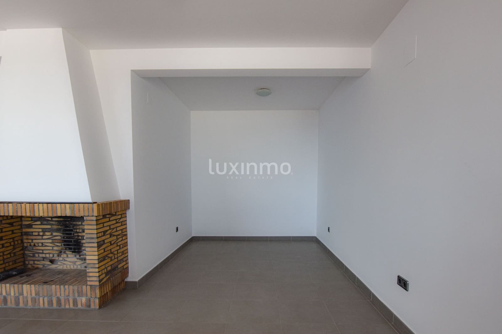 Villa/Maison de 3 chambres à louer à Benissa avec piscine garage - 3 000 € (Ref: 9471527)