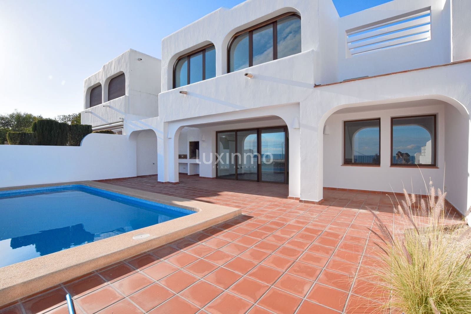 Villa/Maison de 3 chambres à louer à Benissa avec piscine garage - 3 000 € (Ref: 9471527)