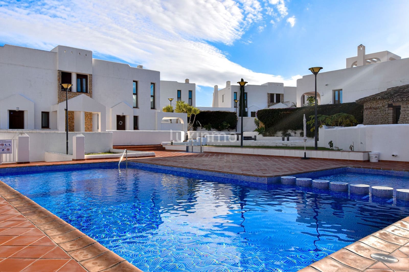 Villa/Maison de 3 chambres à louer à Benissa avec piscine garage - 3 000 € (Ref: 9471527)