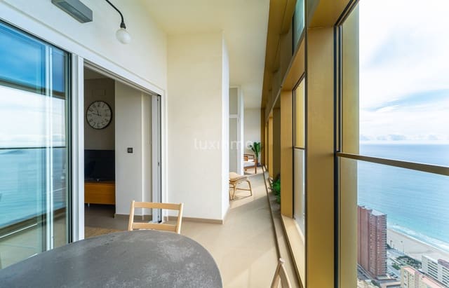 2 bedroom Apartment for sale in Benidorm with garage - € 495,000 (Ref: 9471956)