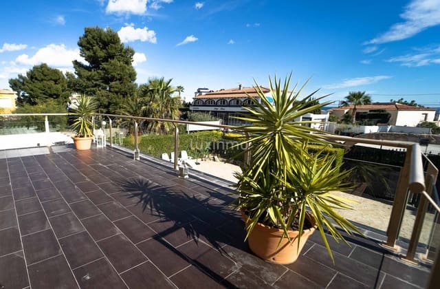 8 sovrum Villa till salu i Calpe / Calp med pool garage - 795 000 € (Ref: 9471969)