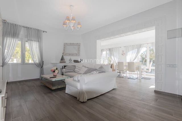 4 slaapkamer Villa te koop in Altea met zwembad garage - € 645.000 (Ref: 9473711)