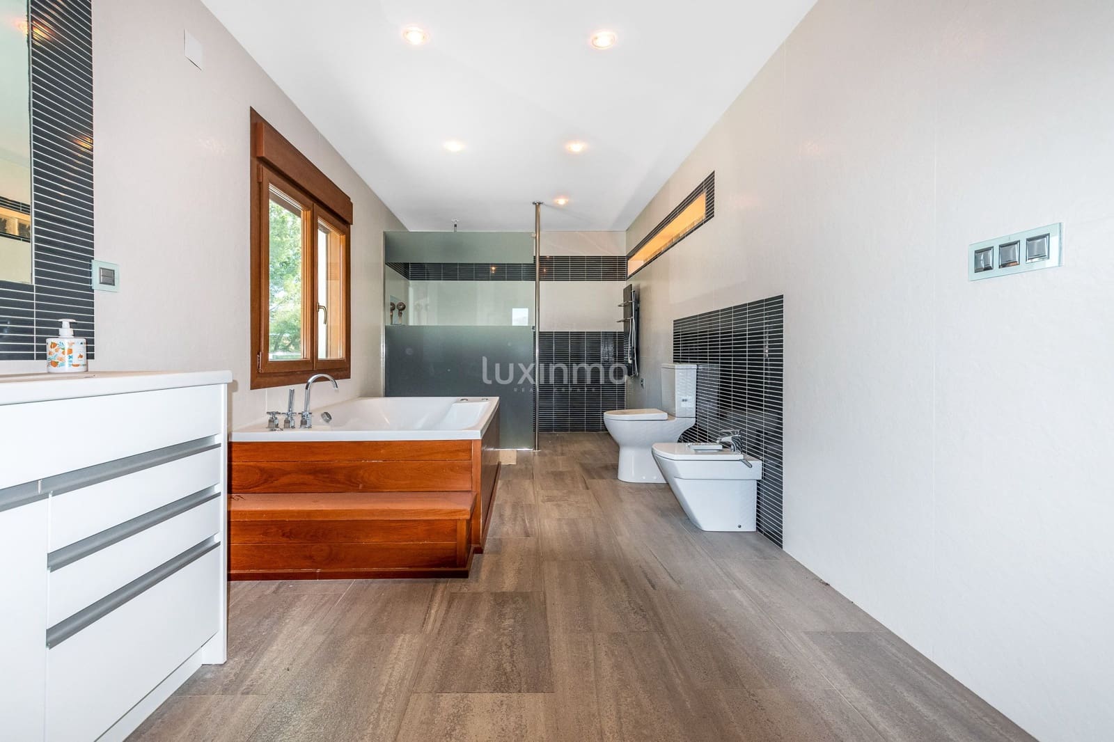 4 bedroom Villa for sale in La Nucia with garage - € 950,000 (Ref: 9473722)