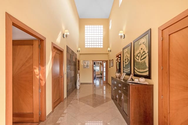 4 sypialnia Willa na sprzedaż w La Nucia z basenem garażem - 825 000 € (Ref: 9475103)