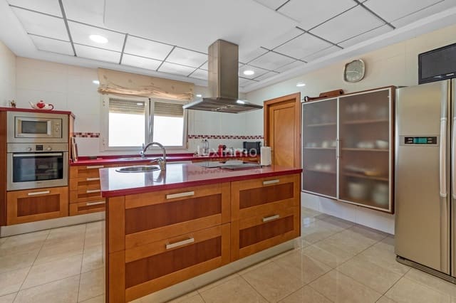 4 sypialnia Willa na sprzedaż w La Nucia z basenem garażem - 825 000 € (Ref: 9475103)