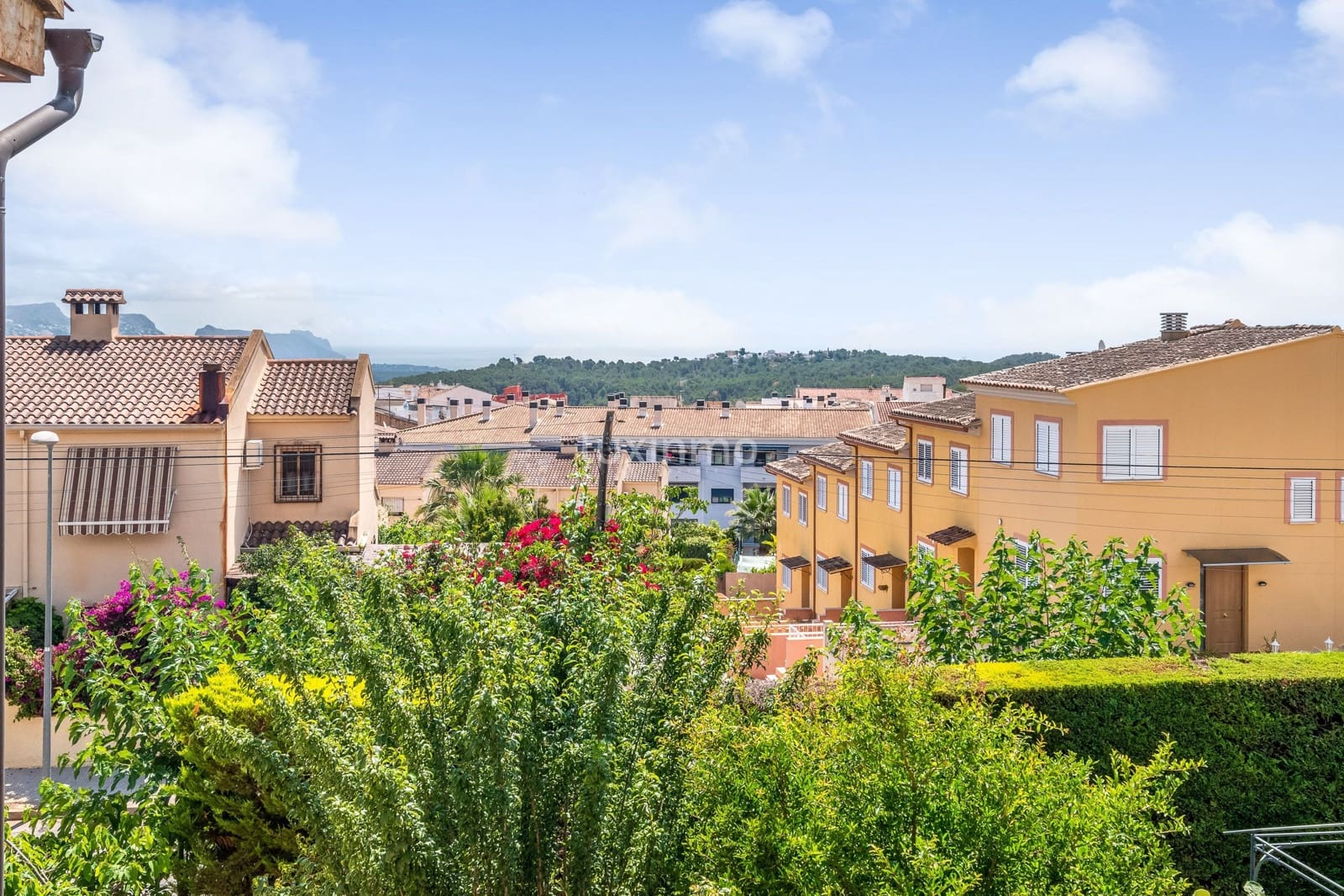 5 bedroom Villa for sale in La Nucia with garage - € 788,000 (Ref: 9475105)