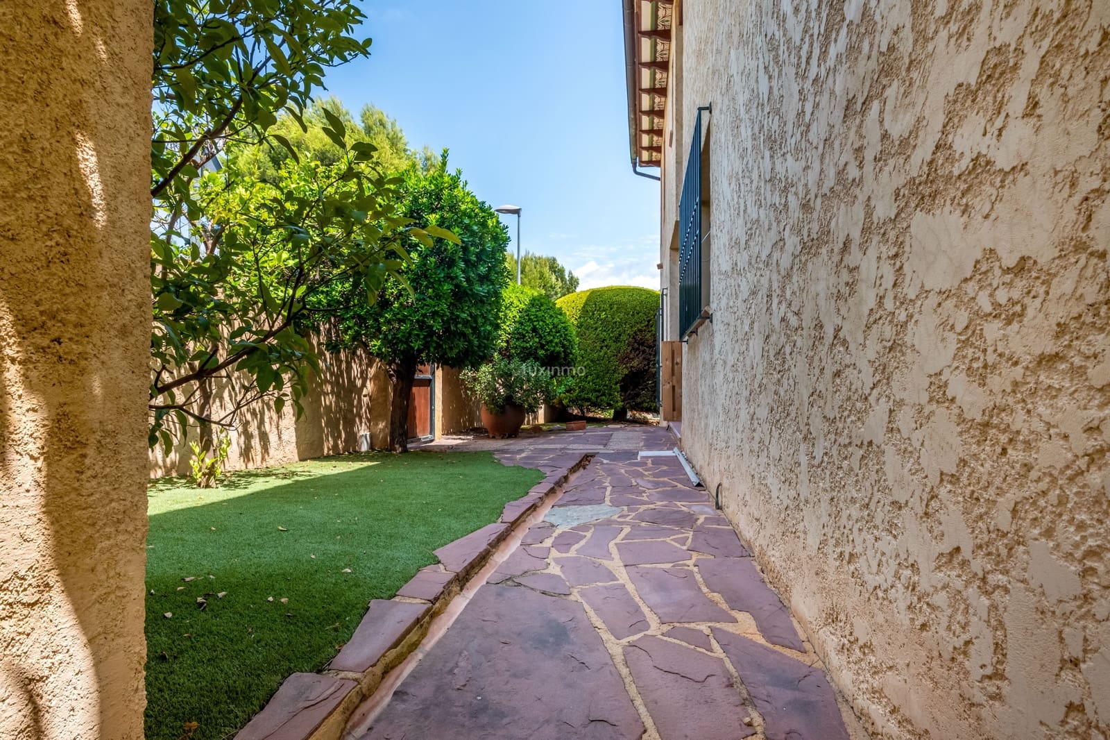 5 bedroom Villa for sale in La Nucia with garage - € 788,000 (Ref: 9475105)