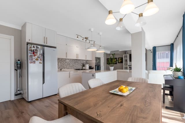 4 sypialnia Apartament na sprzedaż w Benidorm z basenem - 369 000 € (Ref: 9475849)