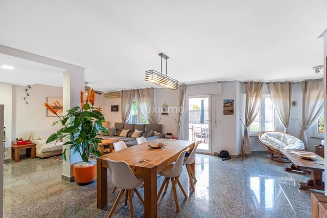 5 soveværelse Villa til salg i Alfaz del Pi / L'Alfàs del Pi med swimmingpool - € 540.000 (Ref: 9475853)