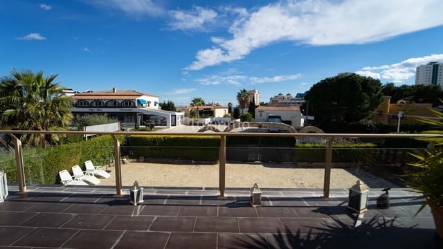 8 slaapkamer Villa te koop in Calpe / Calp met zwembad garage - € 795.000 (Ref: 9475875)