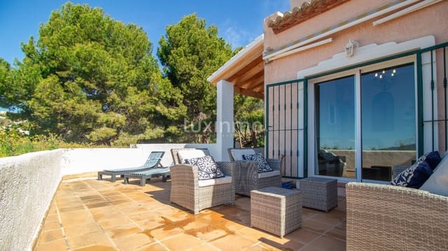 4 slaapkamer Rijtjeshuis te koop in Altea met zwembad garage - € 520.000 (Ref: 9479034)